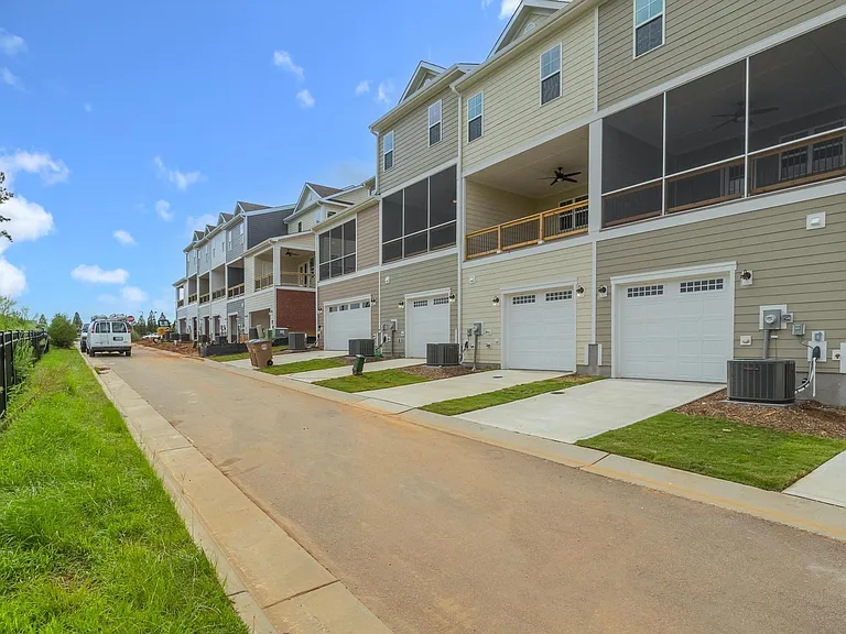 620 Gateway Crossing Ln — Photo 49