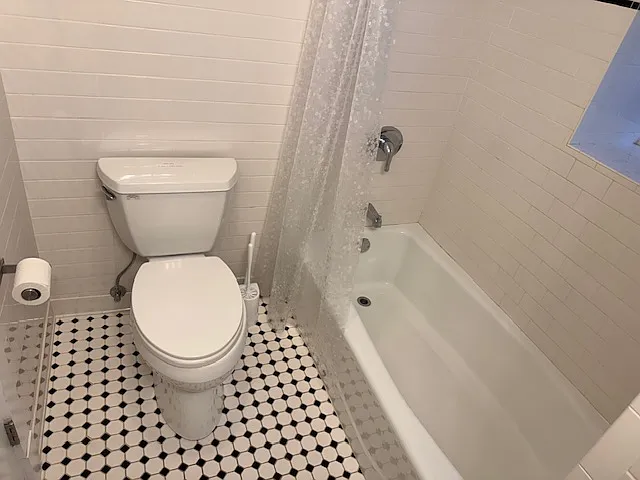 1454 W Farragut Ave — Photo 24