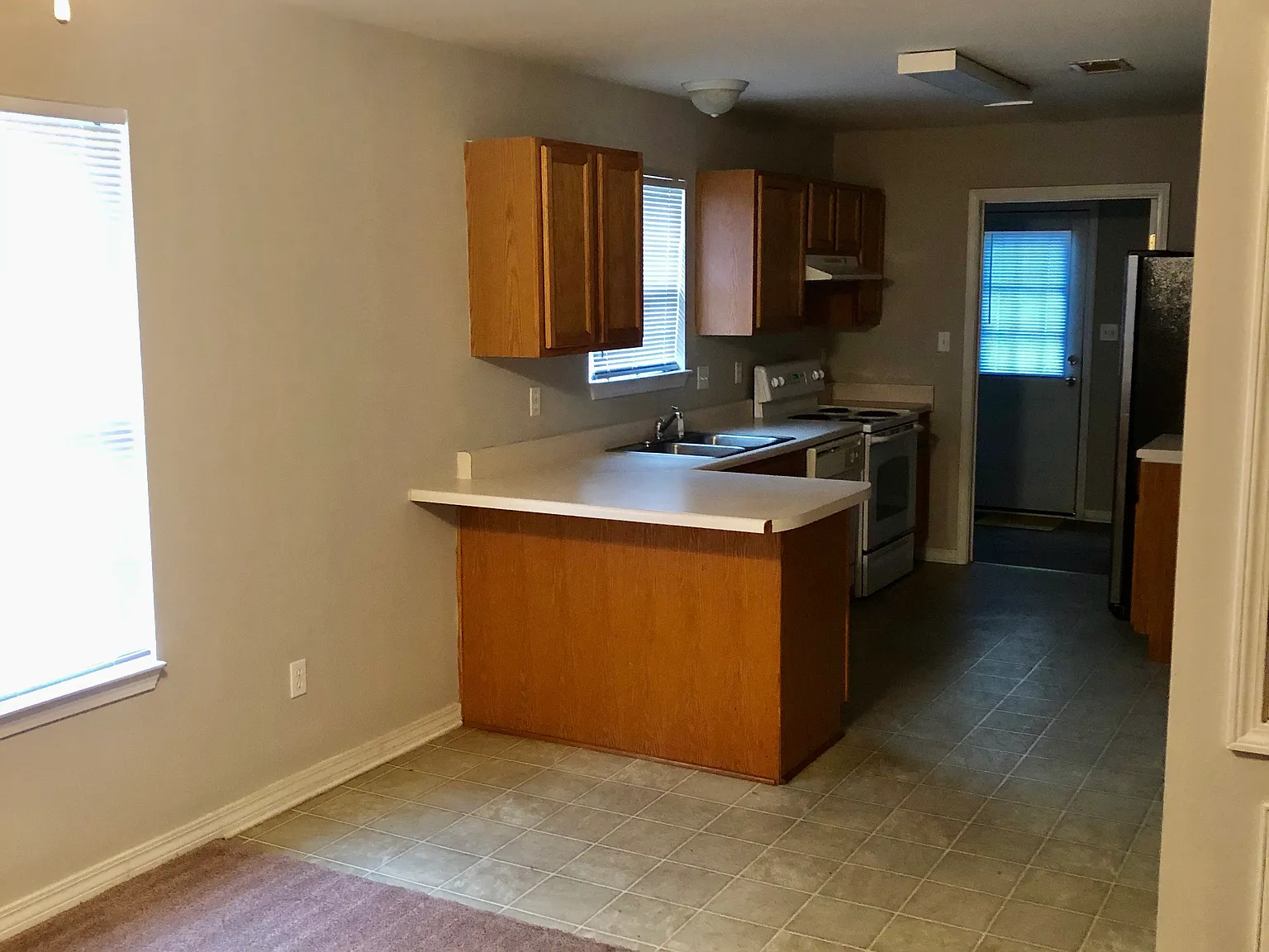 2 bed, $1,075 — Photo 3