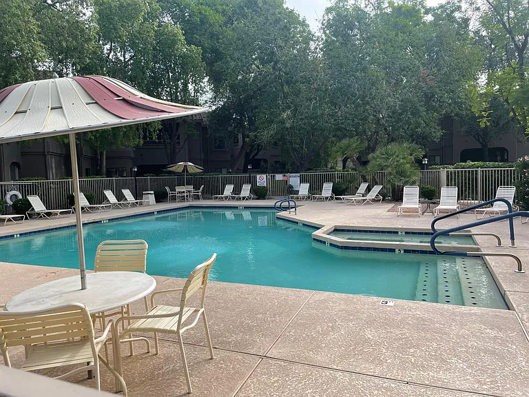 5 pools and hot tubs heated in winter,