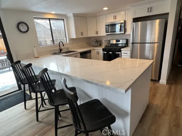 1011 Mount Whitney Dr, Big Bear City, CA 92314