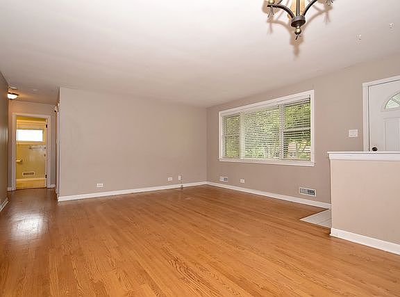 4th image of 118 S Prairie Ave