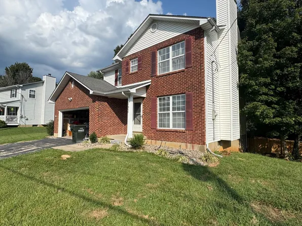 132 Wintergreen Dr, Radcliff, KY 40160