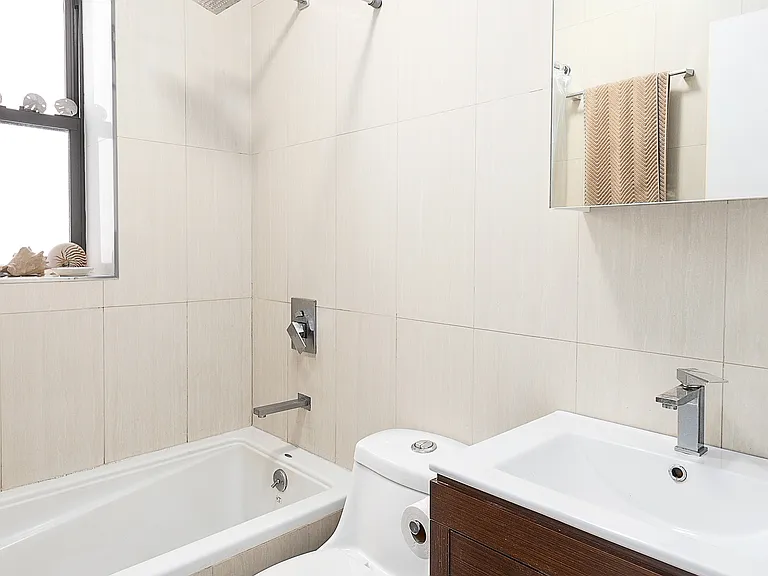 41 Clarkson Ave #4E — Photo 5