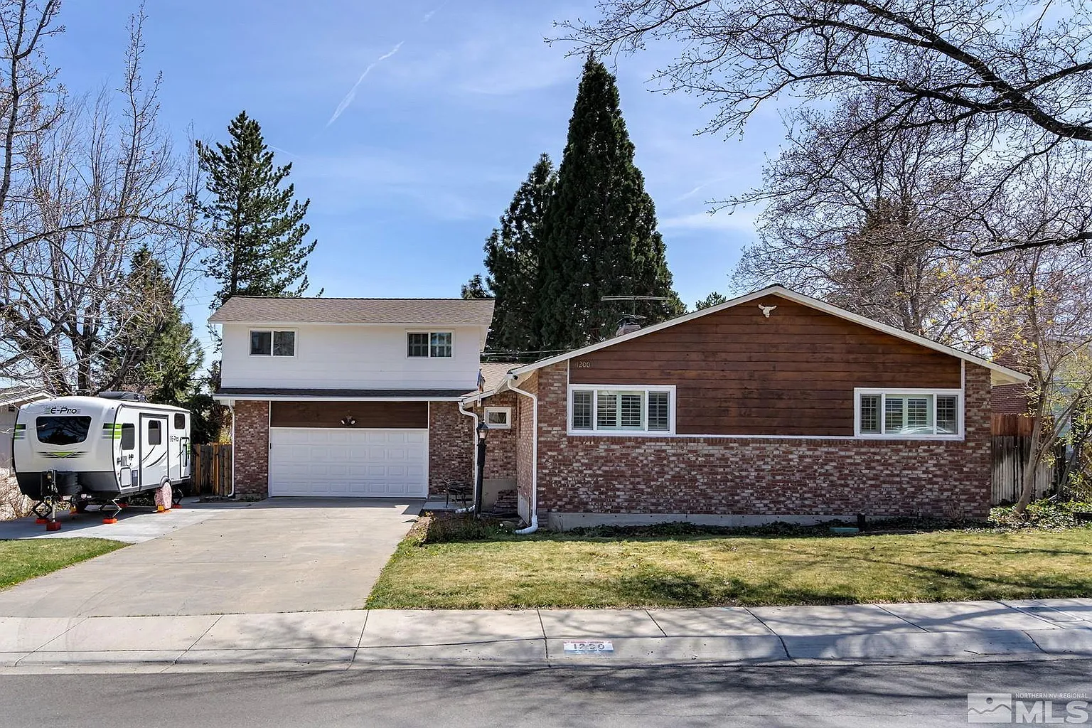 1200 Grandview Ave photo 1