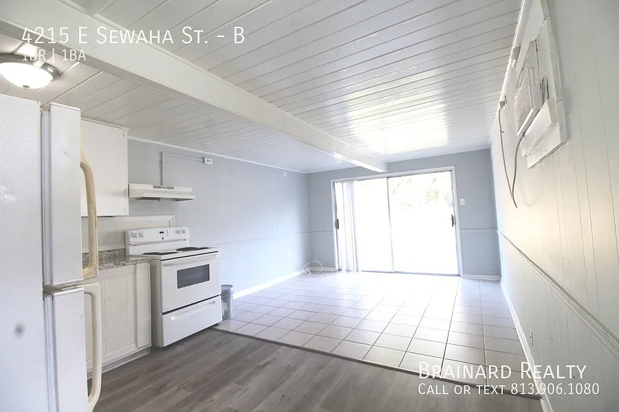 Clean One Bedroom Apartment Near Bush Gardens — Photo 3