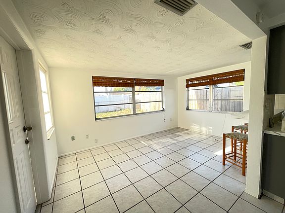 5th image of 3352 Chauncy Rd