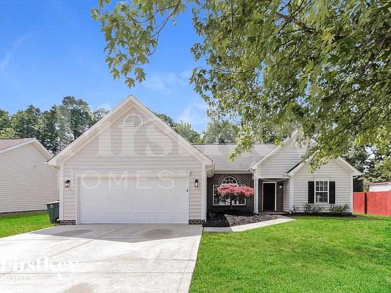 2816 Emerald Meadow Ln — Photo 1