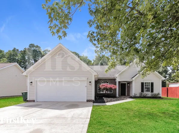 2816 Emerald Meadow Ln, Charlotte, NC 28273