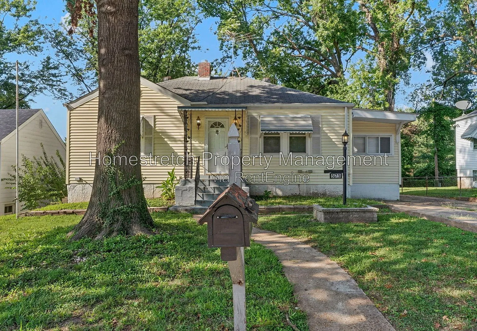 2 bed, 1.0 bath, 834 sqft, $1,100 — Photo 2