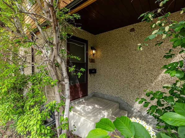 3812 20th Ave NW #20, Edmonton, AB T6L 4B2