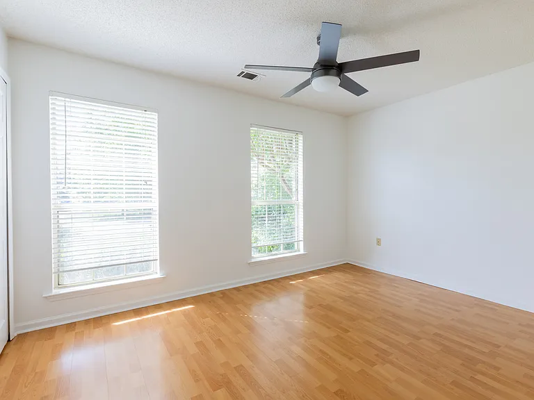 541 Pointe South Dr — Photo 14