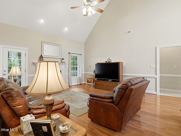 5th image of 118 Dobbs Place