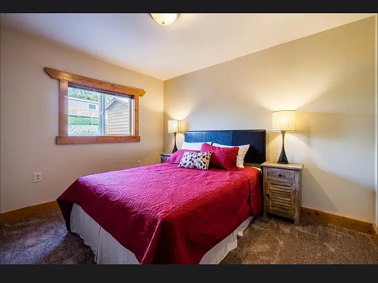 595 Green Ave — Photo 17