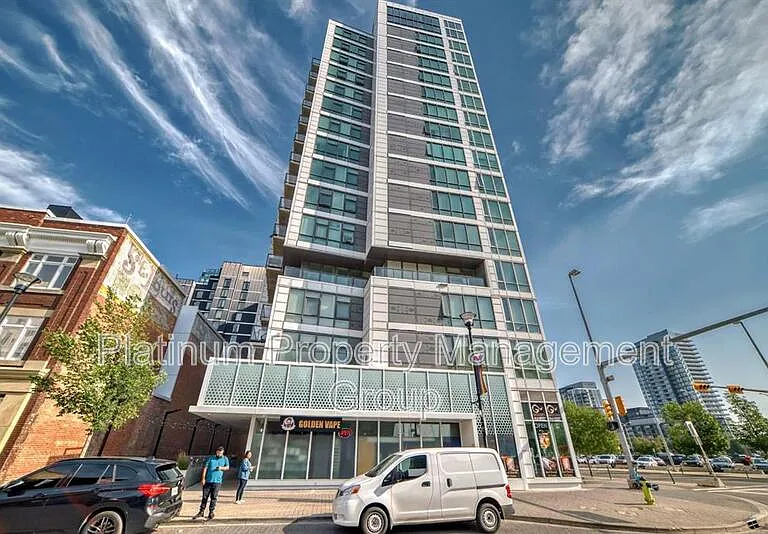 450 8th Ave SE #205 — Photo 1