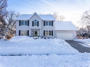 635 W Glenview Ave, Oconomowoc, WI 53066