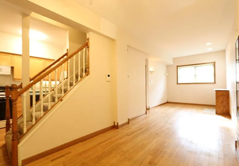 1257 W Flournoy St #1R — Photo 2