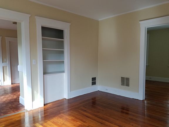 3rd image of 116 Sheffield Avenue # Second Floor