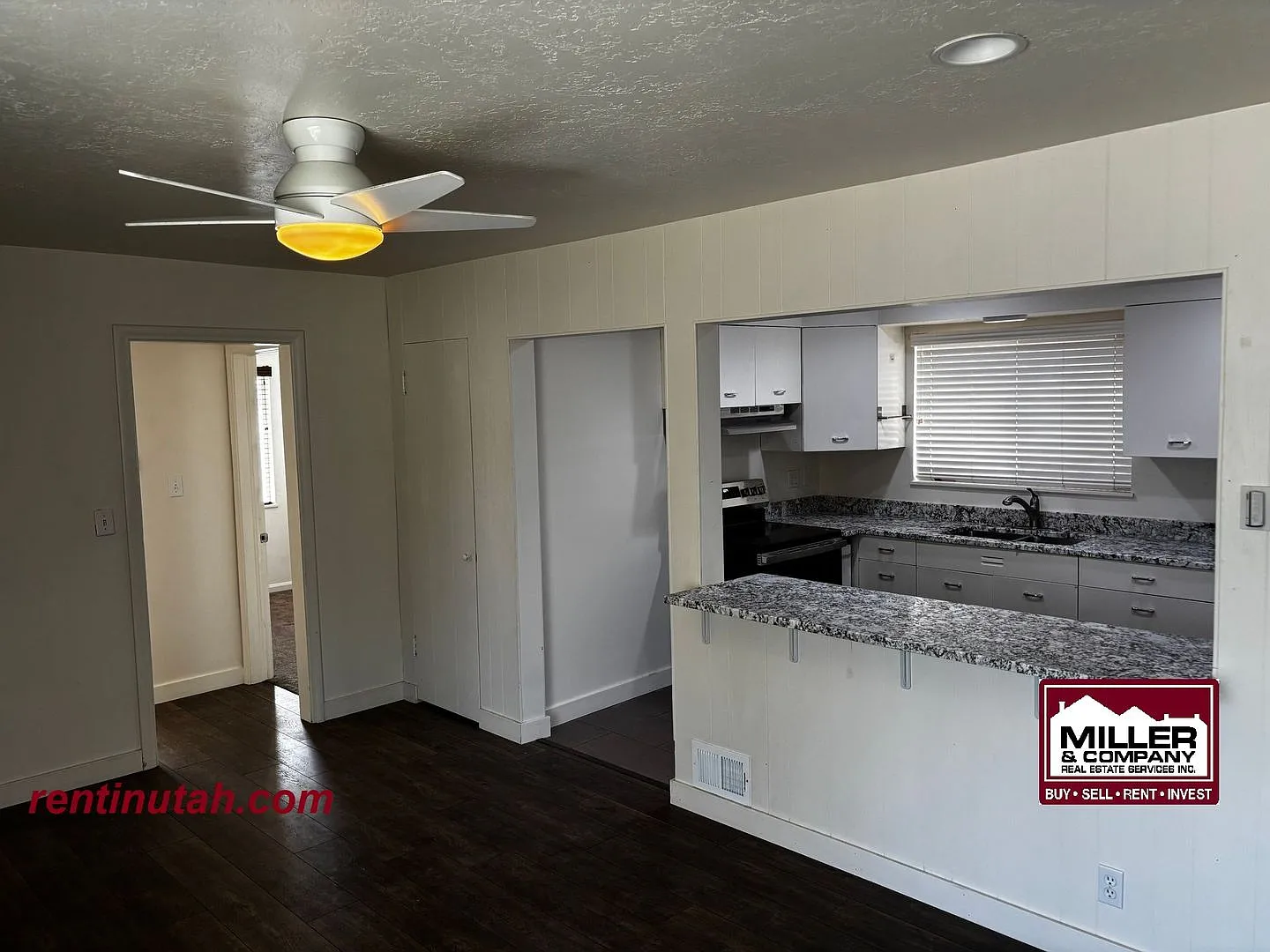 Nice Duplex with 2 Car Garage! — Photo 4