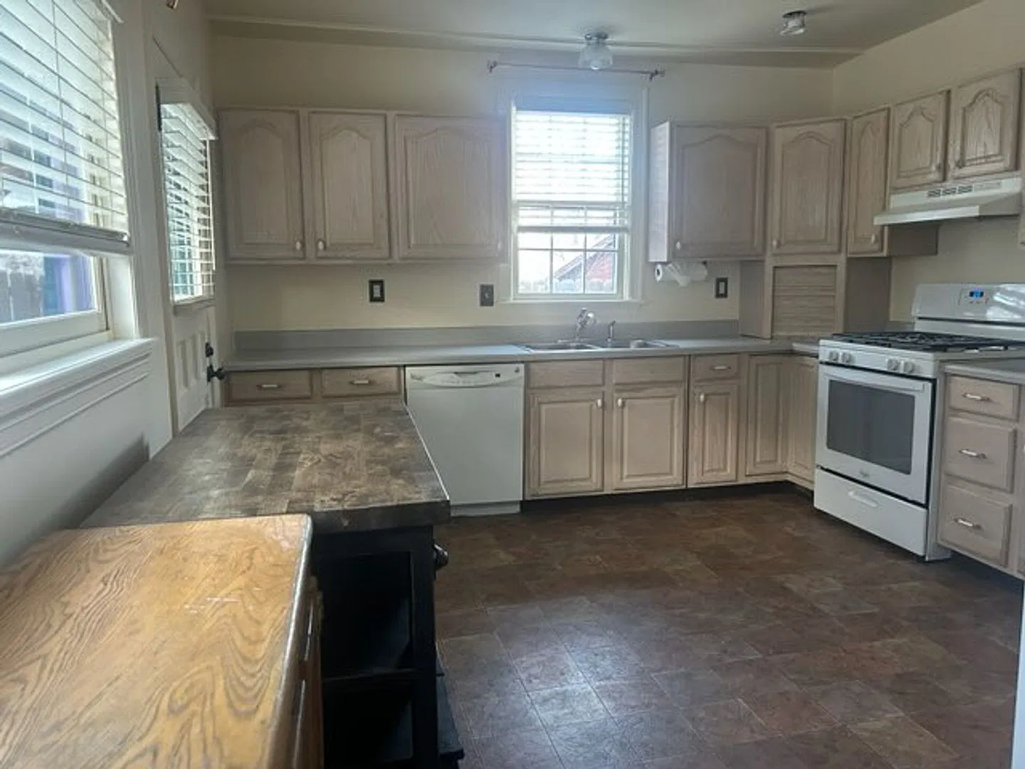 Historic 3-bedroom, 1-bath home in Downtown Glenwood Springs! — Photo 4