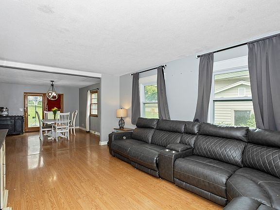 4th image of 7612 Horton Ave