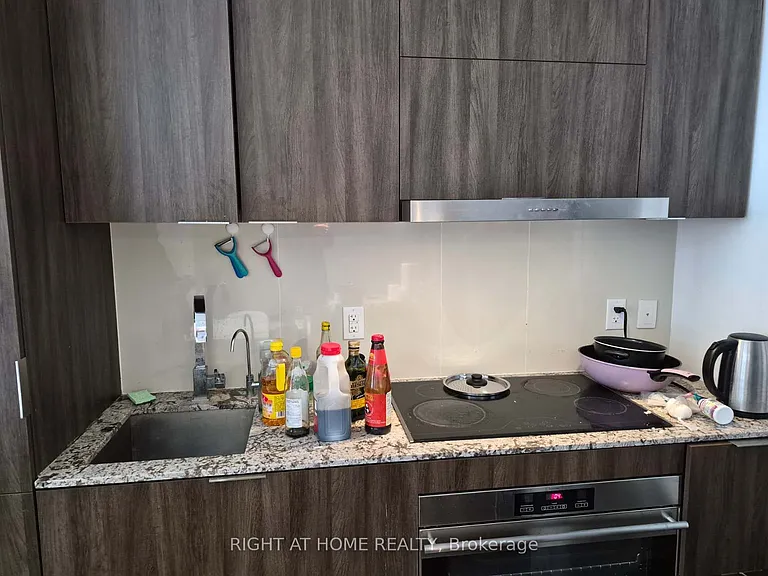 1 Bloor St E #3205 — Photo 13