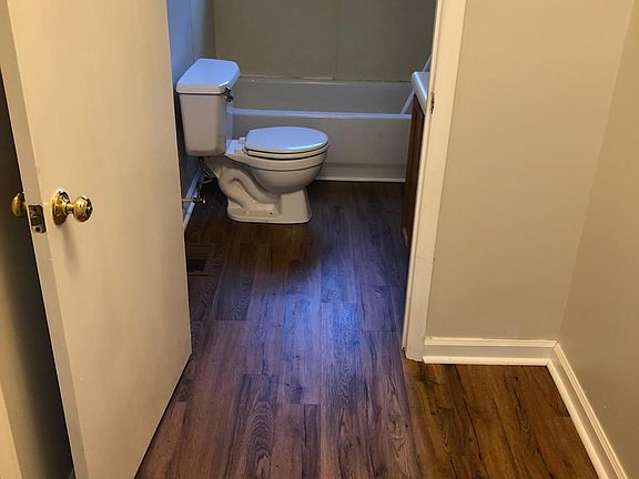 5th image of 664 Oak St