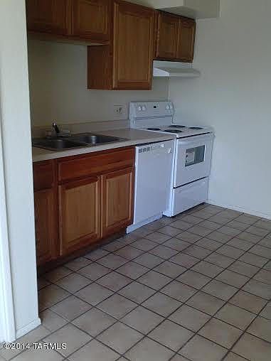 2nd image of 959 N Catalina Ave