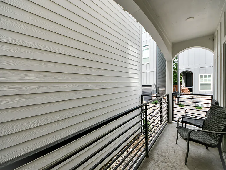 1223 W 16th St #B — Photo 2