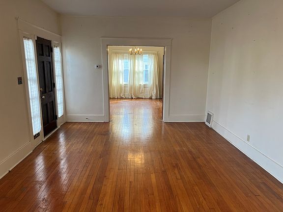 4th image of 810 E McPherson St