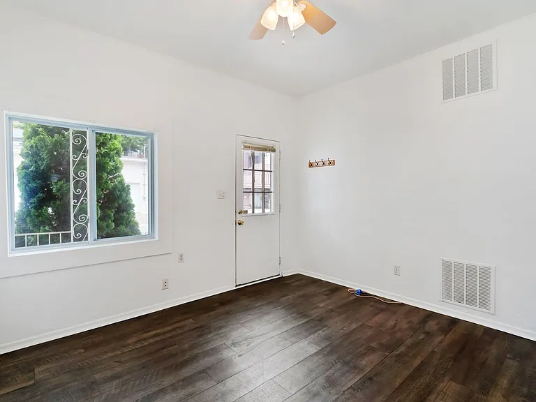 Convenient 2 Bedroom home in Mt. Washington available July 1! — Photo 20