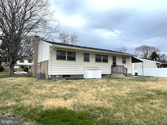 4th image of 3415 Hawthorne Dr