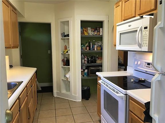 2nd image of 419 Elizabeth St