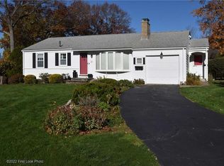 51 Tophill Dr, Cranston, RI 02920