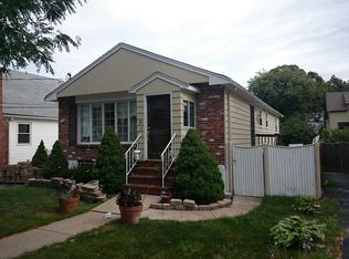 19 Kingsland Rd, West Roxbury, MA 02132