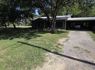 201 E Bluebonnet Ln, Johnson City, TX 78636