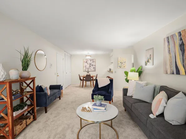 2410 Independence Ln APT 105, Madison, WI 53704