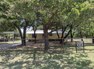 838 Indian School Rd, Bowie, TX 76230