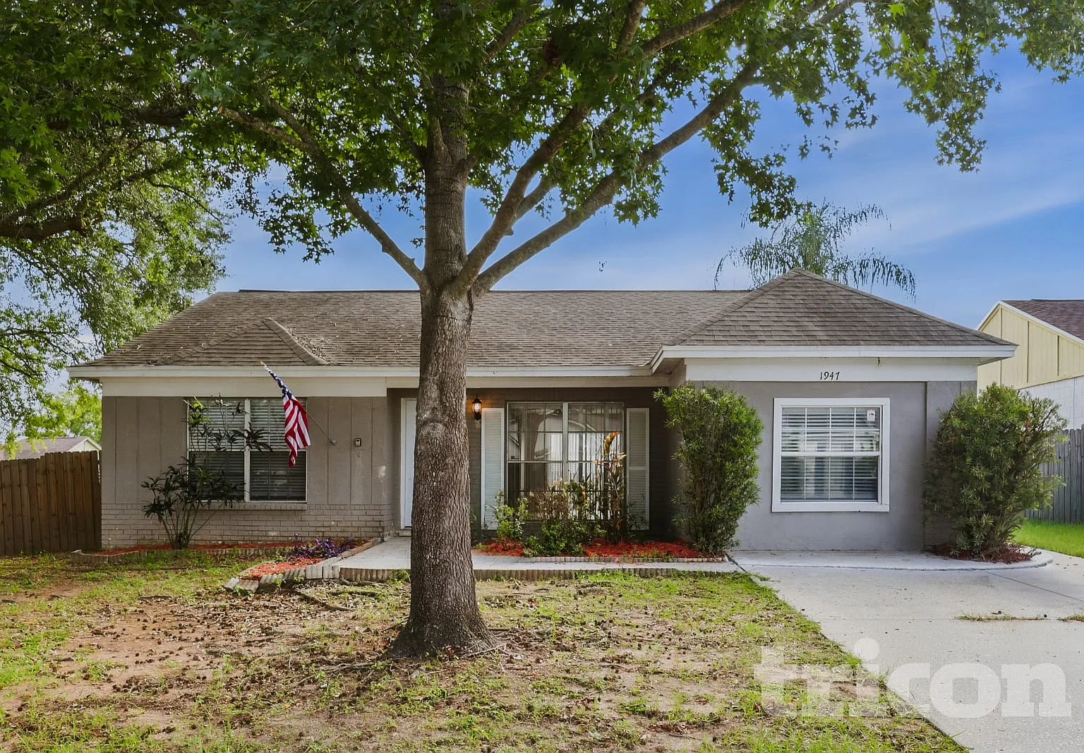 1947 Crown Park Drive Valrico FL — Photo 1