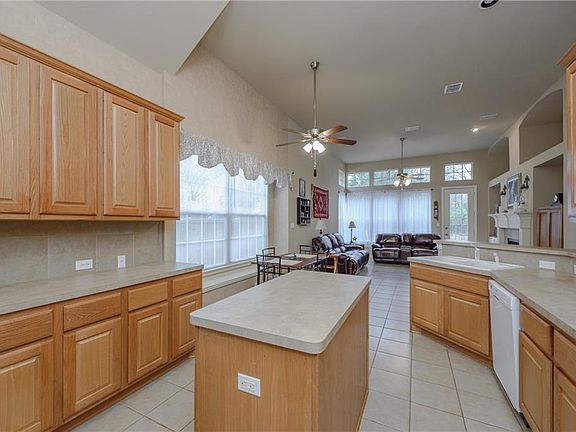 3rd image of 4233 Boxwood Dr