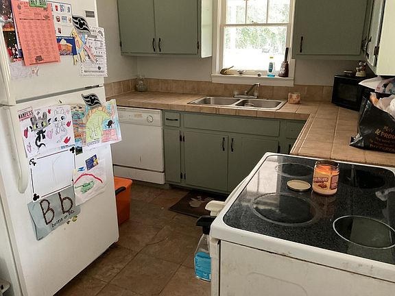 5th image of 401 E Oak St