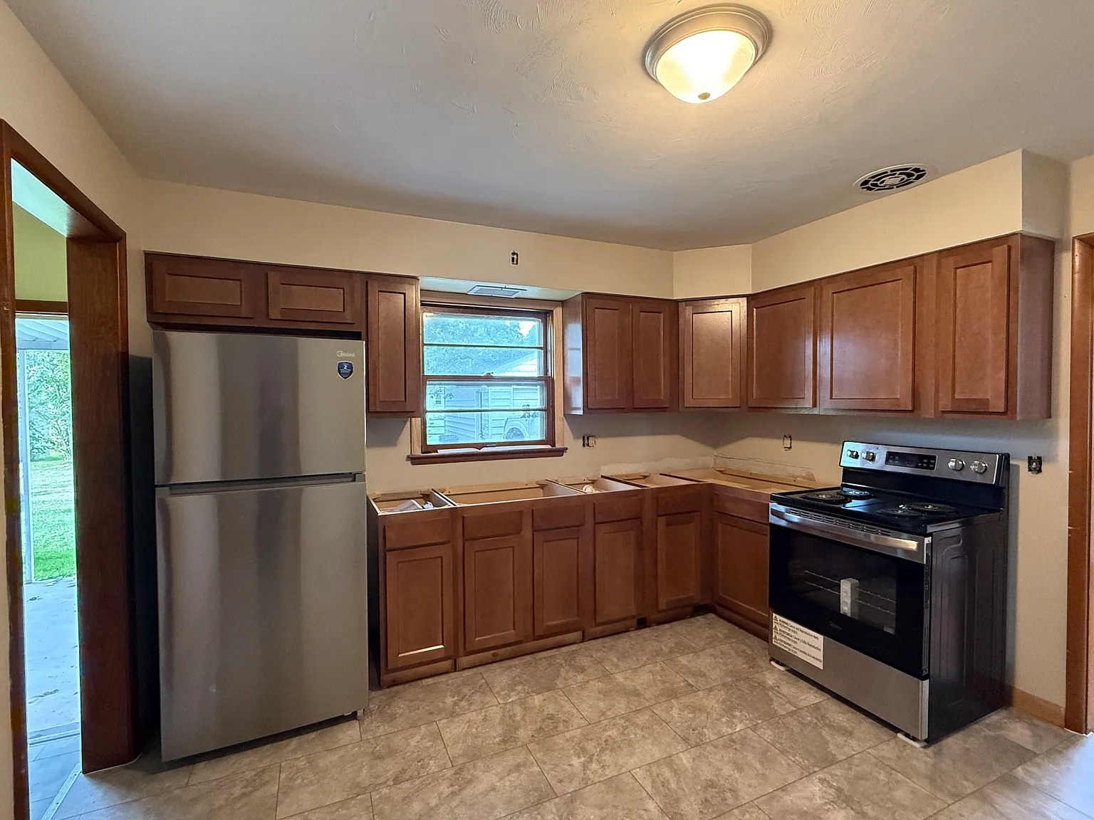 3 bed, 1.5 bath, $1,575 — Photo 1