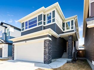 98 W Lucas Cres NW, Calgary, AB T3P 1M6