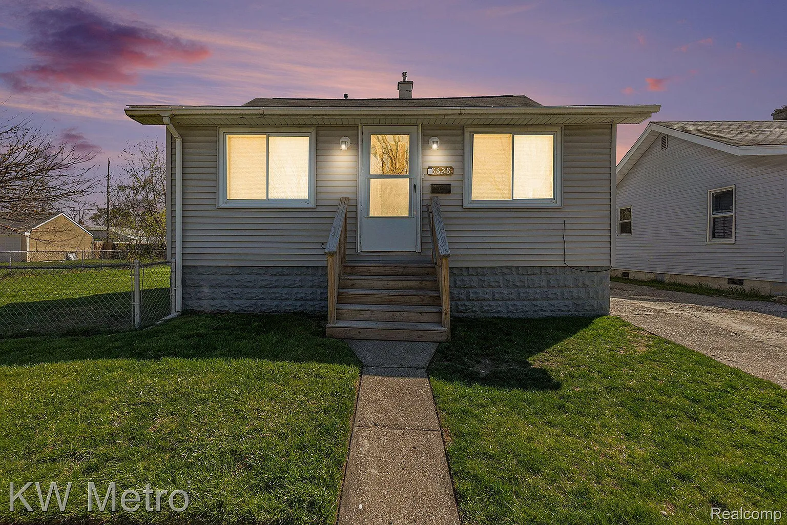 8628 Timken Ave photo 1