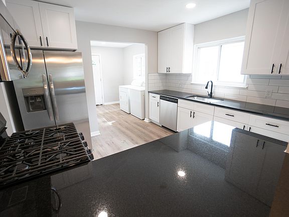 4th image of 13430 Charlotte Ave