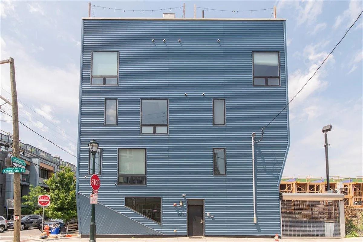 2 bed, 1.5 bath, 1300 sqft, $3,200 — Photo 3