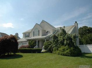 10 Borrell Ct, Saint James, NY 11780