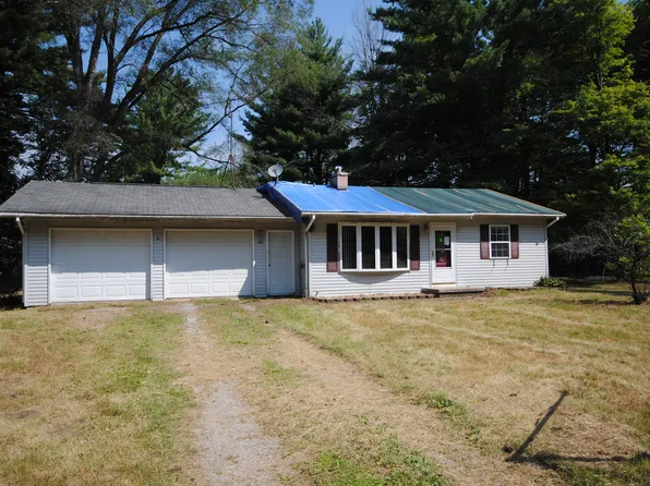 592 W Camp Rd, Sanford, MI 48657