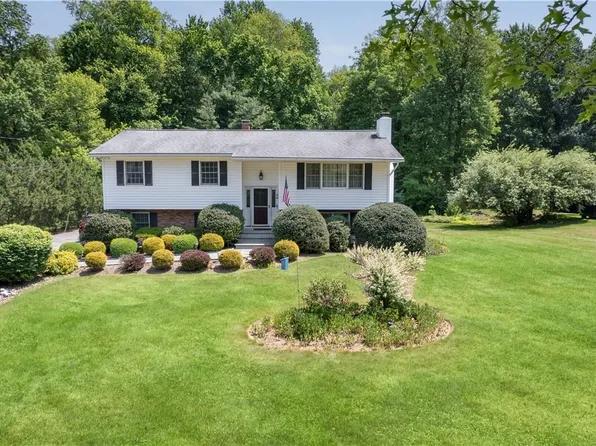 17 Lenart Place, Hopewell Junction, NY 12533