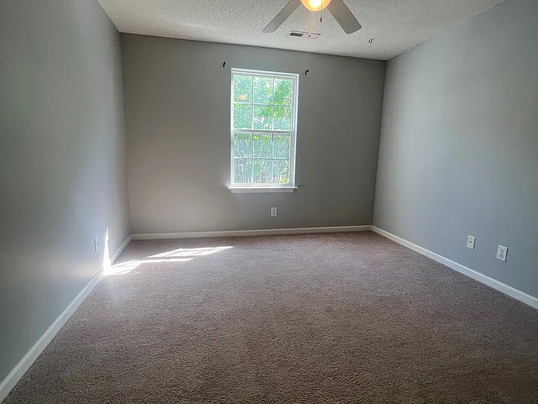 12 Tannenbaum Cir #1 — Photo 6